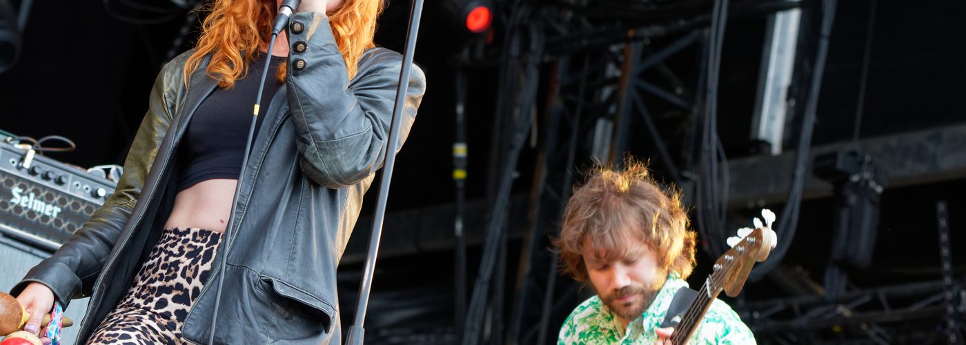 Altın Gün performing at Festival des Vieilles Charrues, 2018.